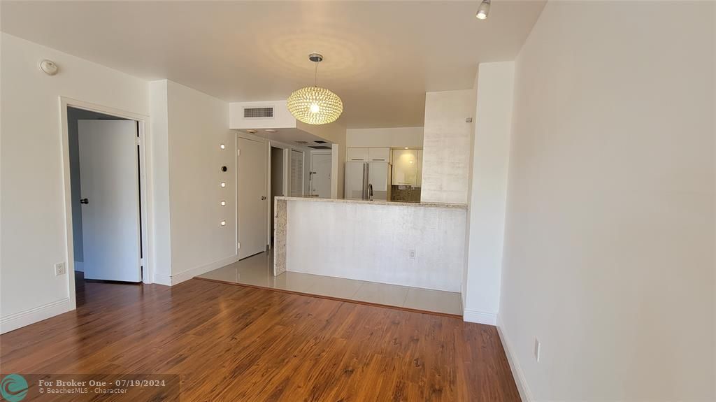 For Sale: $239,900 (1 beds, 1 baths, 755 Square Feet)