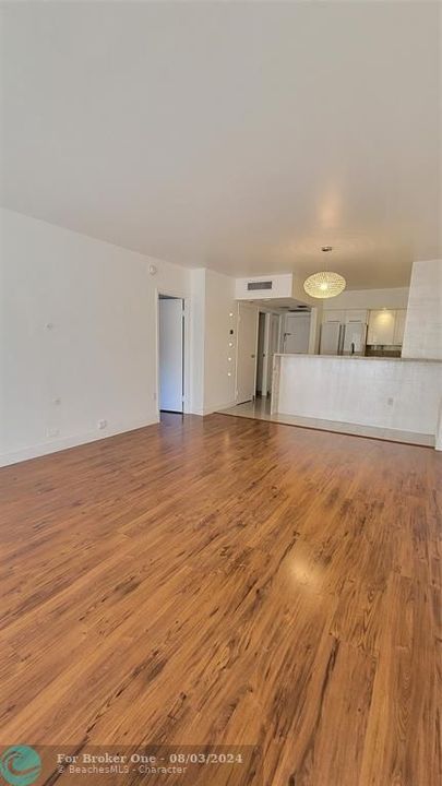 For Sale: $239,900 (1 beds, 1 baths, 755 Square Feet)