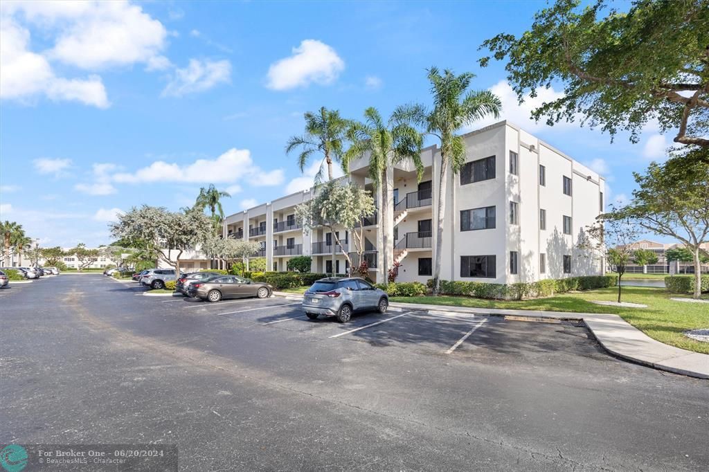 Active With Contract: $210,000 (2 beds, 2 baths, 1294 Square Feet)