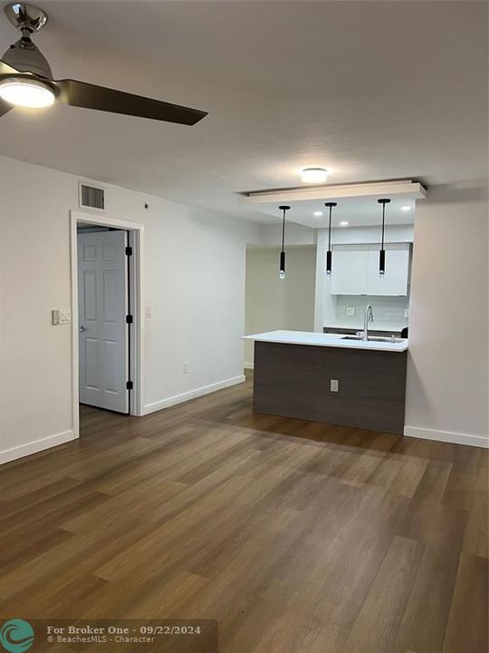 For Rent: $2,300 (2 beds, 2 baths, 904 Square Feet)