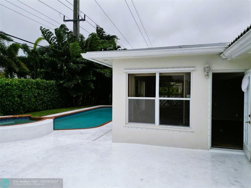 Active With Contract: $5,000 (4 beds, 2 baths, 1844 Square Feet)