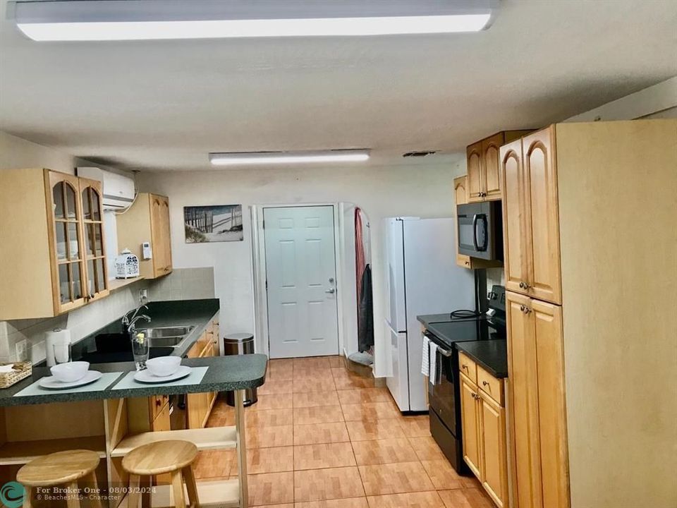 For Rent: $1,500 (1 beds, 1 baths, 400 Square Feet)