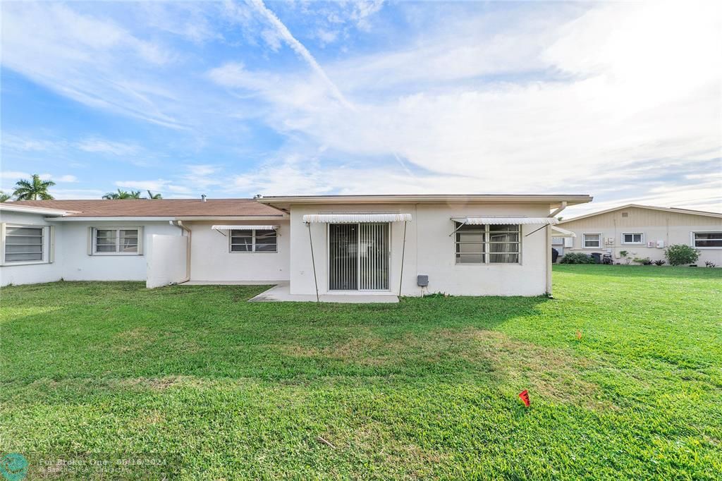 For Sale: $320,000 (2 beds, 2 baths, 1527 Square Feet)