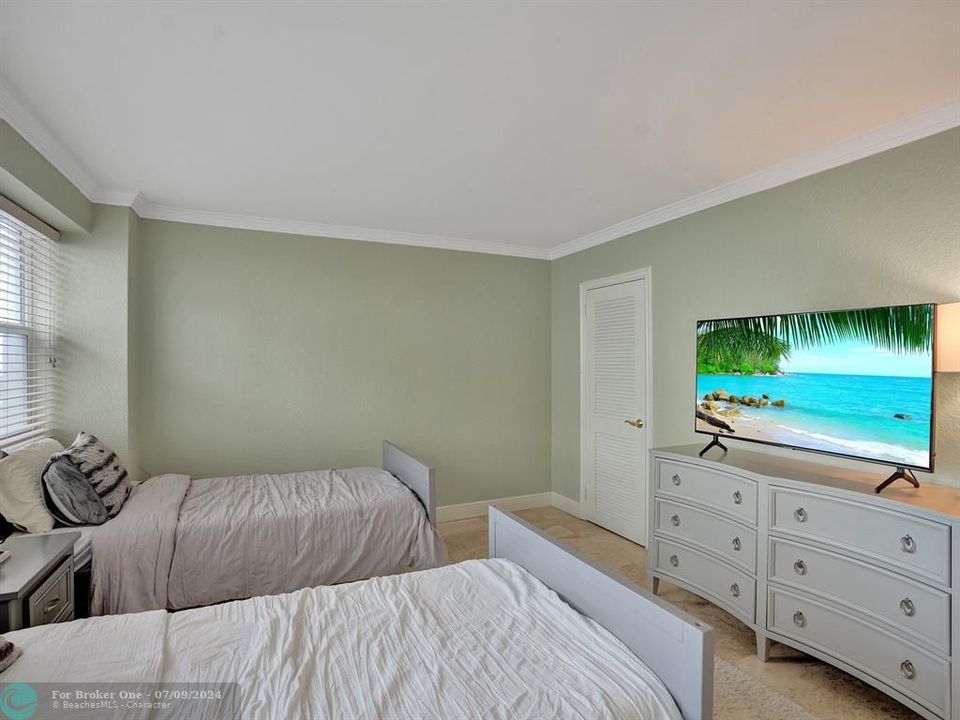 Active With Contract: $5,500 (2 beds, 2 baths, 1827 Square Feet)
