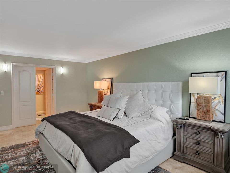 Active With Contract: $5,500 (2 beds, 2 baths, 1827 Square Feet)