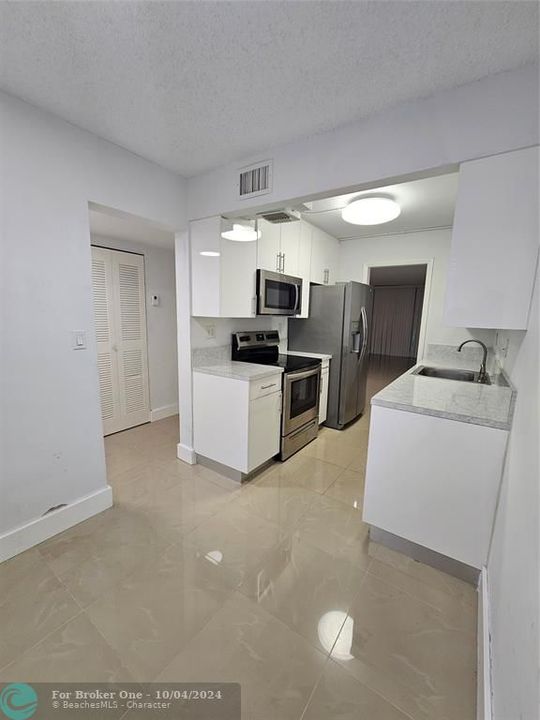 Active With Contract: $100,000 (2 beds, 2 baths, 960 Square Feet)