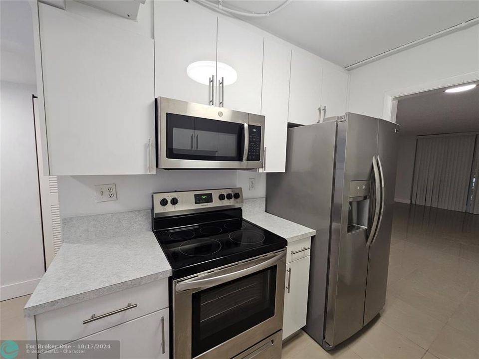 Active With Contract: $100,000 (2 beds, 2 baths, 960 Square Feet)