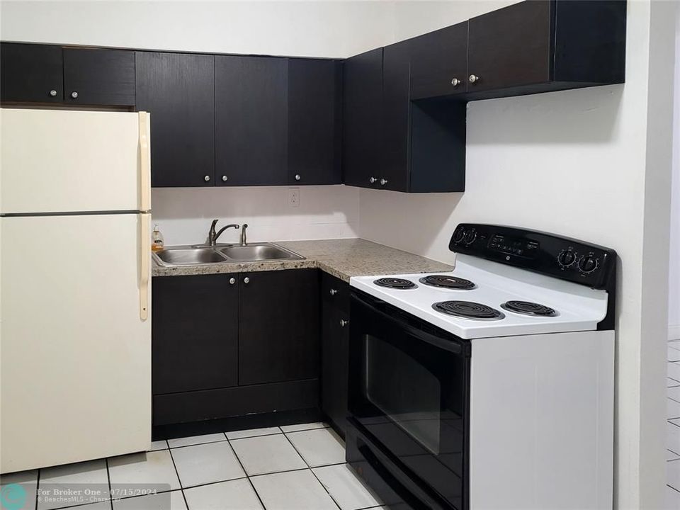 Active With Contract: $1,400 (1 beds, 1 baths, 1810 Square Feet)