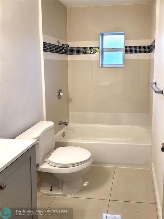 Active With Contract: $1,400 (1 beds, 1 baths, 1810 Square Feet)
