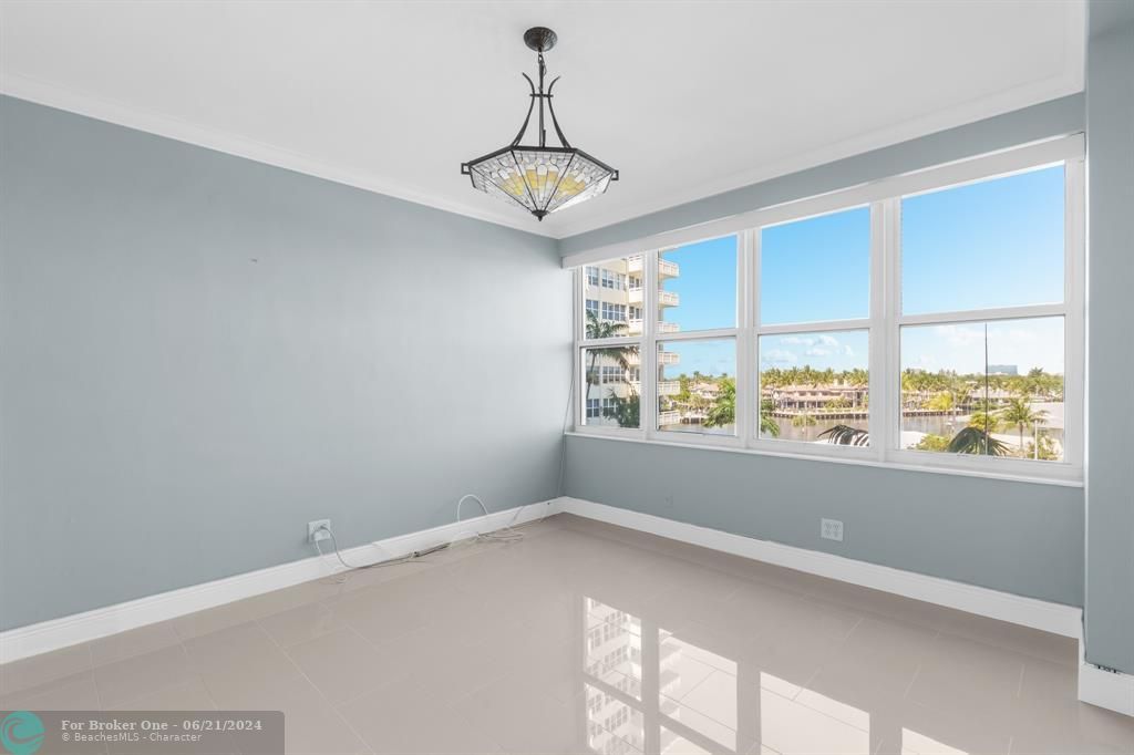 Active With Contract: $330,000 (2 beds, 2 baths, 1120 Square Feet)
