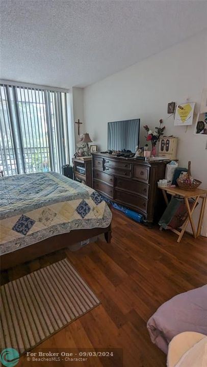 For Sale: $139,000 (1 beds, 1 baths, 760 Square Feet)