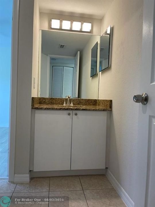 Active With Contract: $2,050 (2 beds, 1 baths, 857 Square Feet)