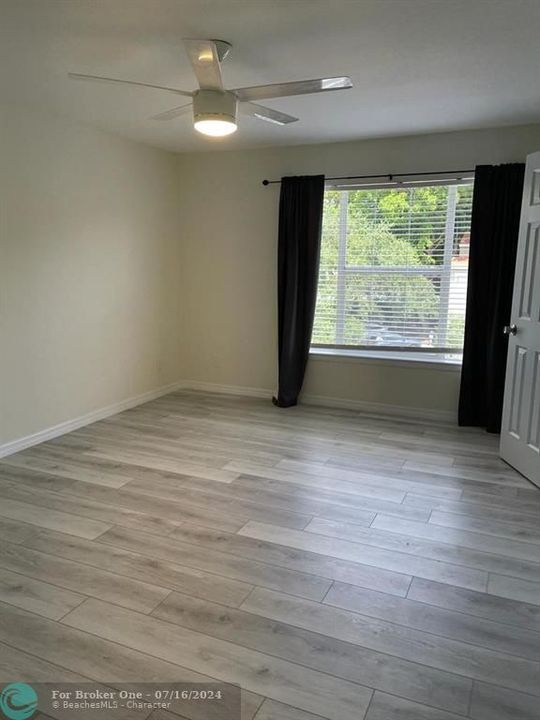 Active With Contract: $2,050 (2 beds, 1 baths, 857 Square Feet)