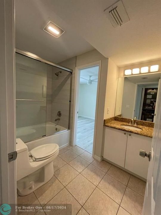 Active With Contract: $2,050 (2 beds, 1 baths, 857 Square Feet)