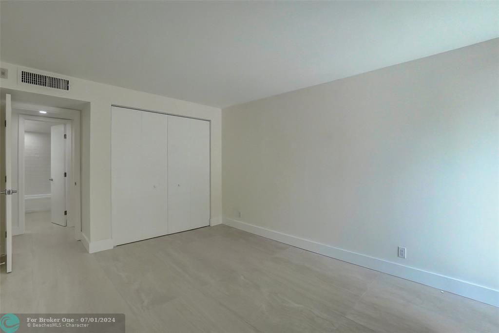 Active With Contract: $3,200 (2 beds, 2 baths, 1110 Square Feet)