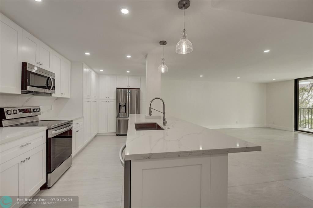 Active With Contract: $3,200 (2 beds, 2 baths, 1110 Square Feet)