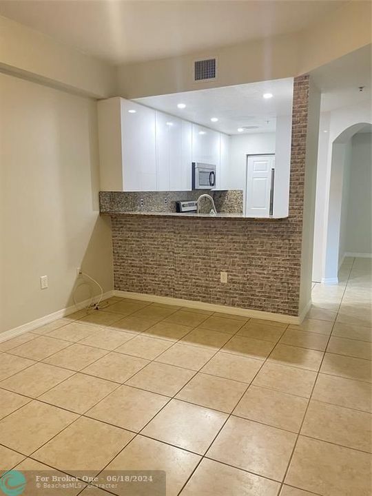 Recently Rented: $3,000 (3 beds, 2 baths, 1747 Square Feet)
