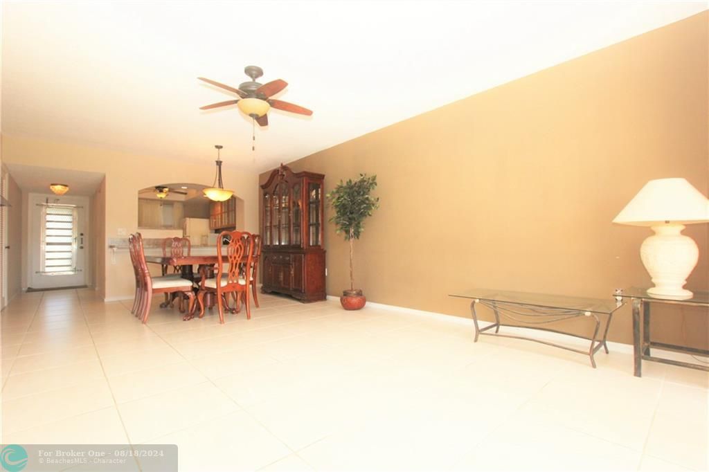 For Sale: $165,000 (2 beds, 2 baths, 1000 Square Feet)