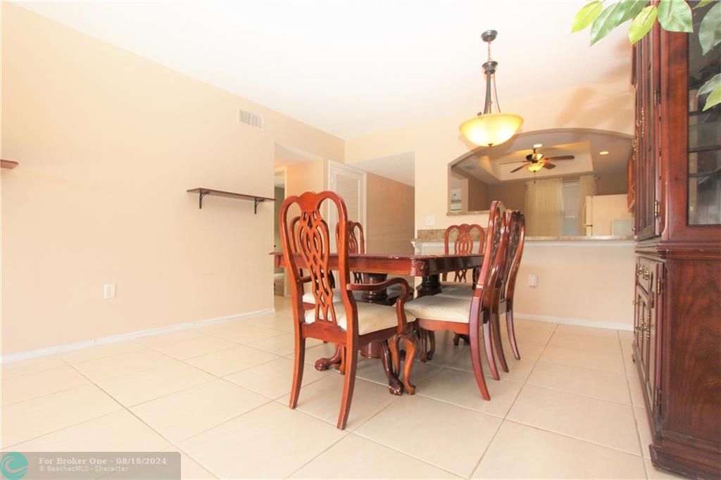 For Sale: $165,000 (2 beds, 2 baths, 1000 Square Feet)