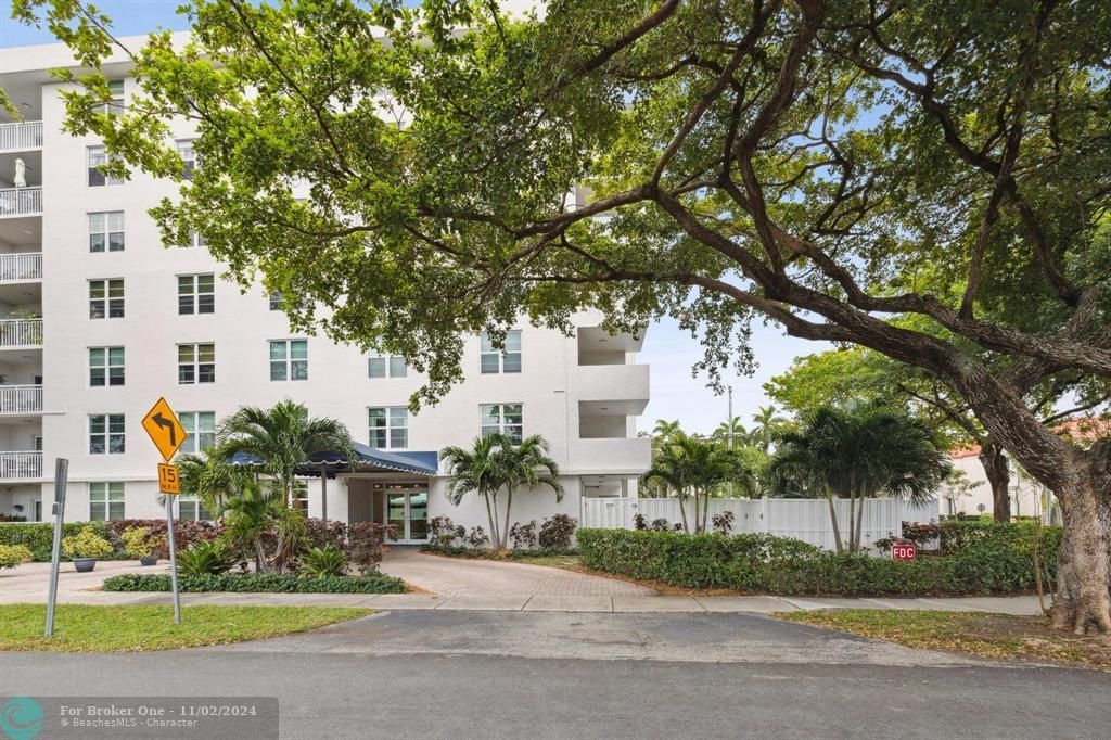 Active With Contract: $200,000 (1 beds, 1 baths, 768 Square Feet)