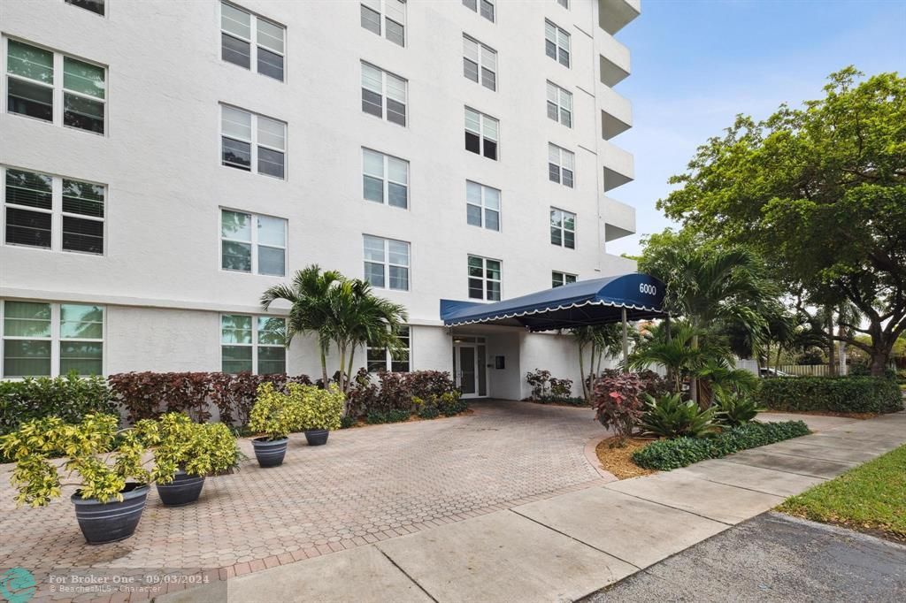 Active With Contract: $200,000 (1 beds, 1 baths, 768 Square Feet)