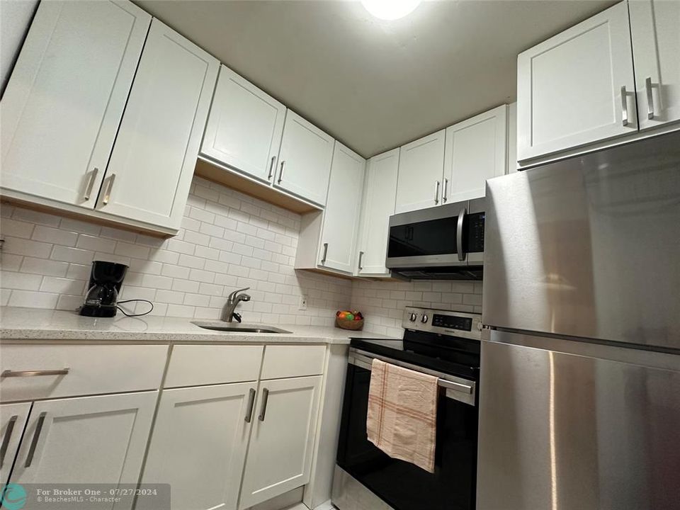 For Sale: $115,000 (1 beds, 1 baths, 599 Square Feet)