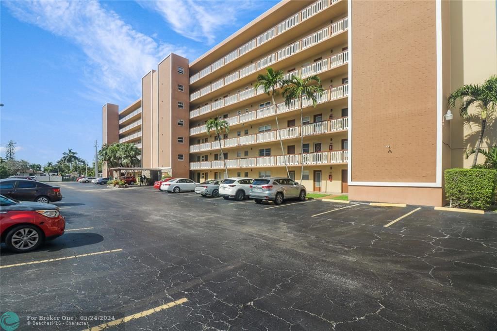 Active With Contract: $189,900 (1 beds, 1 baths, 730 Square Feet)