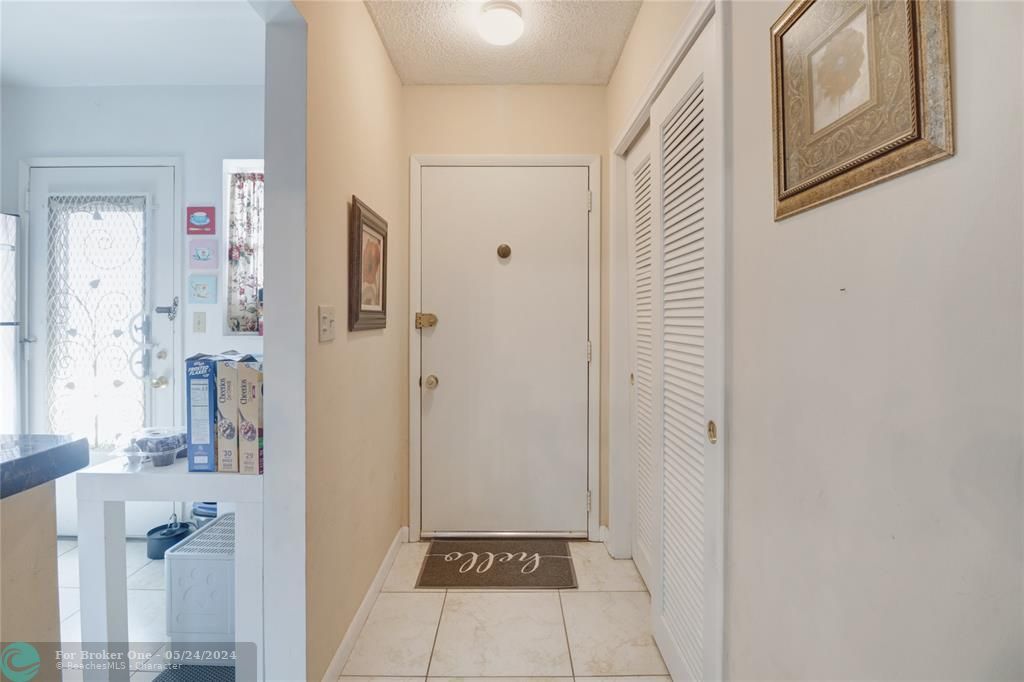 Active With Contract: $189,900 (1 beds, 1 baths, 730 Square Feet)