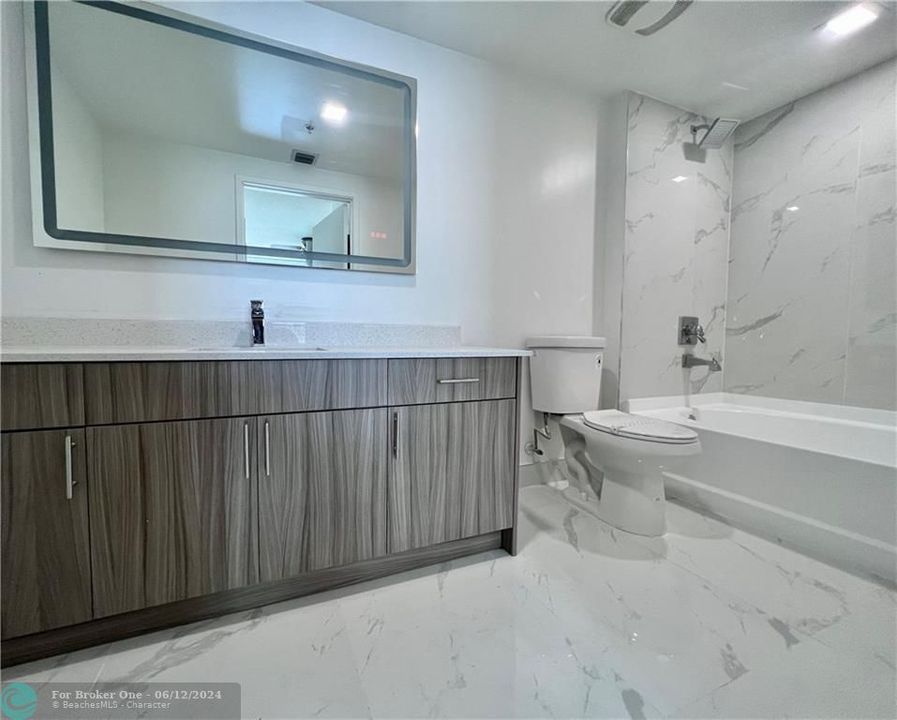 最近租的: $3,396 (2 贝兹, 2 浴室, 982 平方英尺)