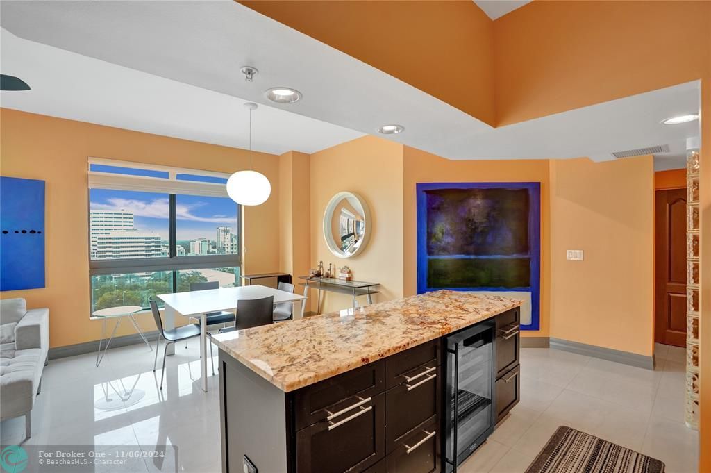 For Sale: $549,900 (2 beds, 2 baths, 1321 Square Feet)