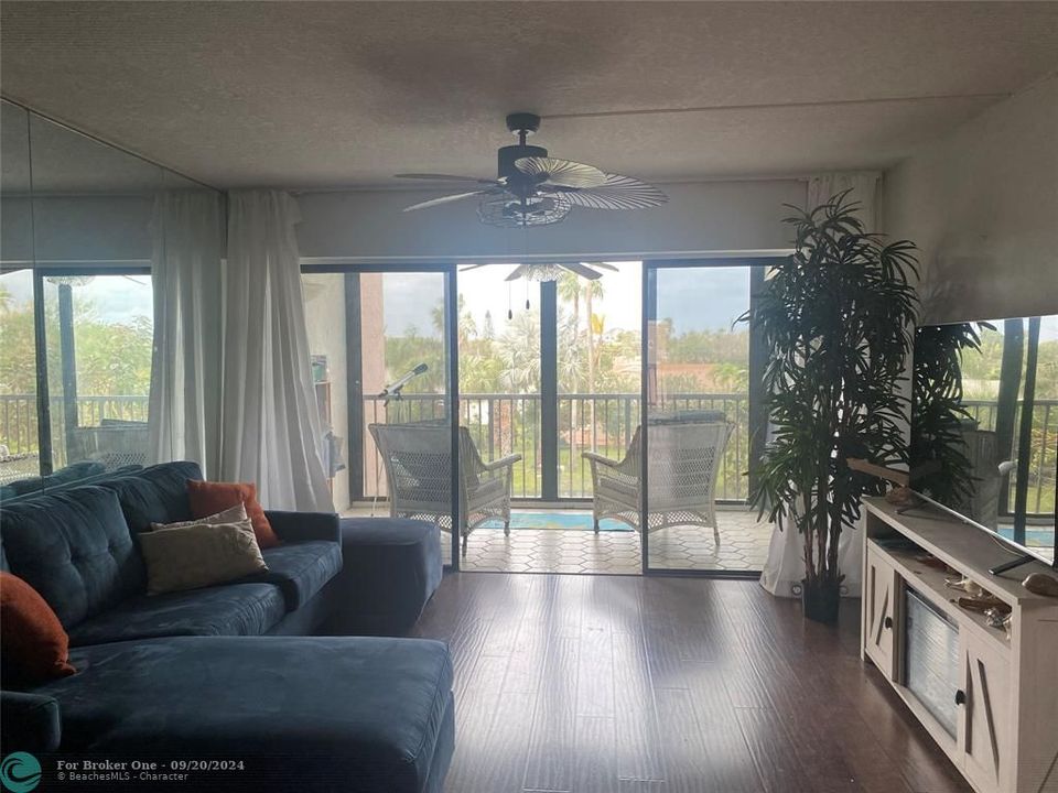 For Rent: $3,500 (2 beds, 2 baths, 1154 Square Feet)