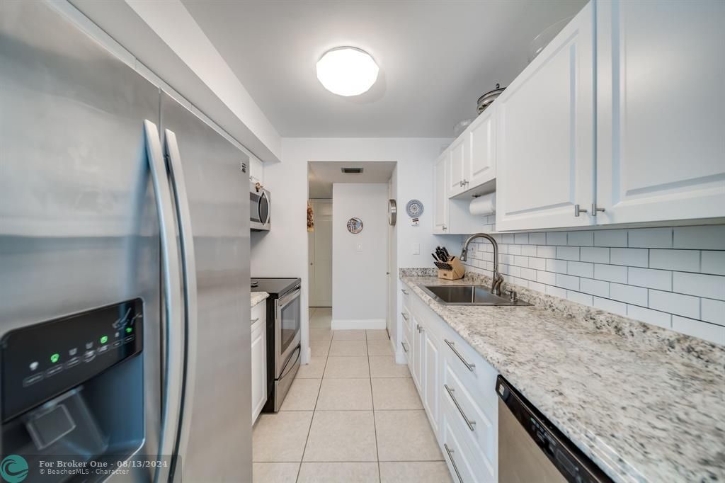 For Sale: $369,900 (1 beds, 1 baths, 1104 Square Feet)