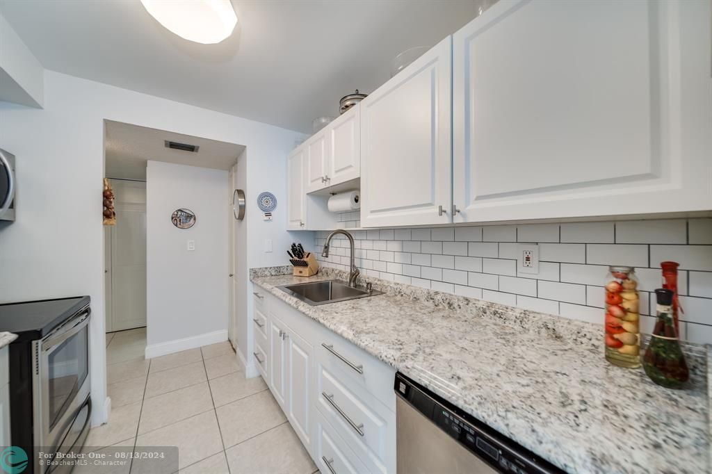 For Sale: $369,900 (1 beds, 1 baths, 1104 Square Feet)