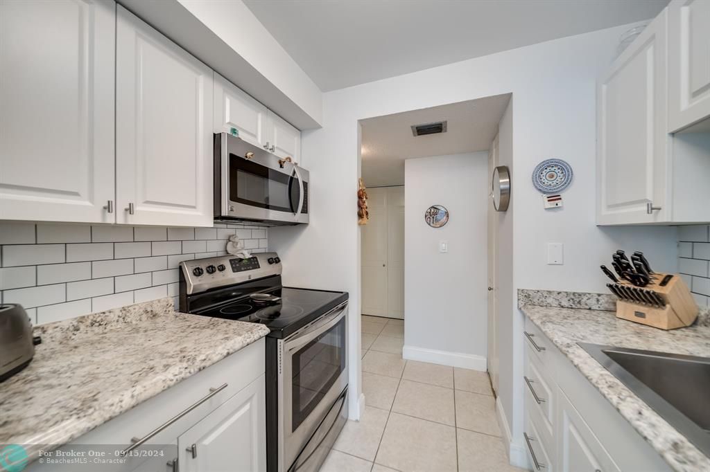 For Sale: $369,900 (1 beds, 1 baths, 1104 Square Feet)