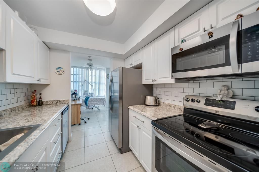 For Sale: $369,900 (1 beds, 1 baths, 1104 Square Feet)