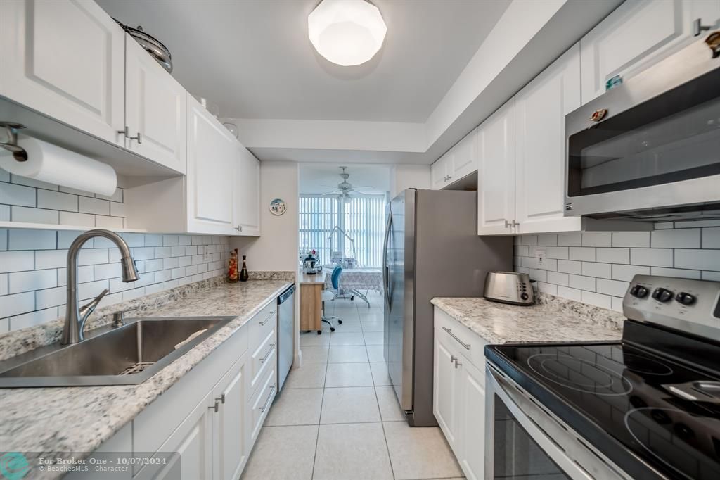 For Sale: $369,900 (1 beds, 1 baths, 1104 Square Feet)