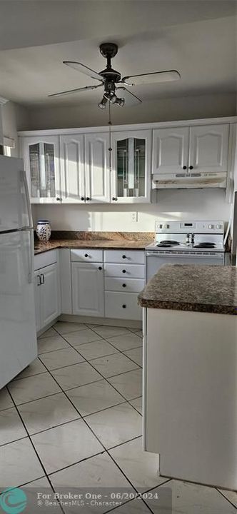 Active With Contract: $97,000 (1 beds, 1 baths, 640 Square Feet)