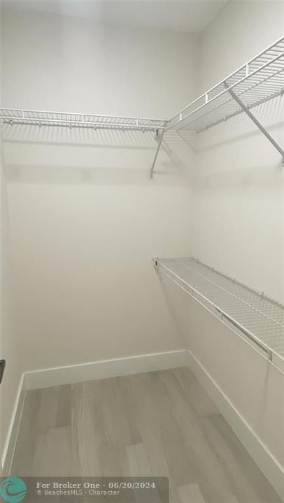 Active With Contract: $2,550 (2 beds, 2 baths, 1093 Square Feet)