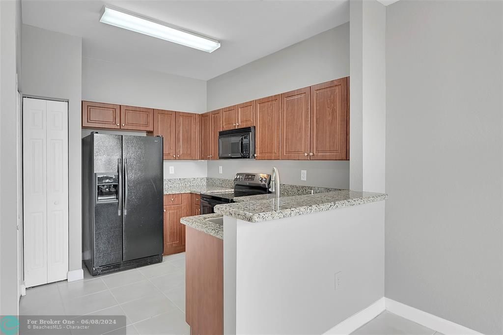Recently Rented: $2,300 (2 beds, 2 baths, 1588 Square Feet)
