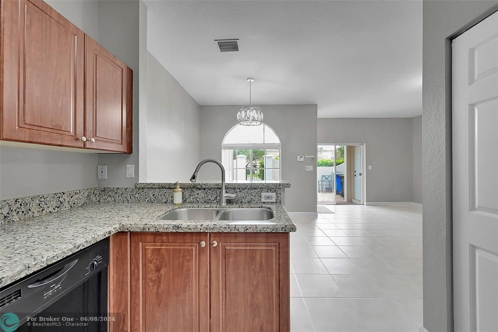 Active With Contract: $2,300 (2 beds, 2 baths, 1588 Square Feet)