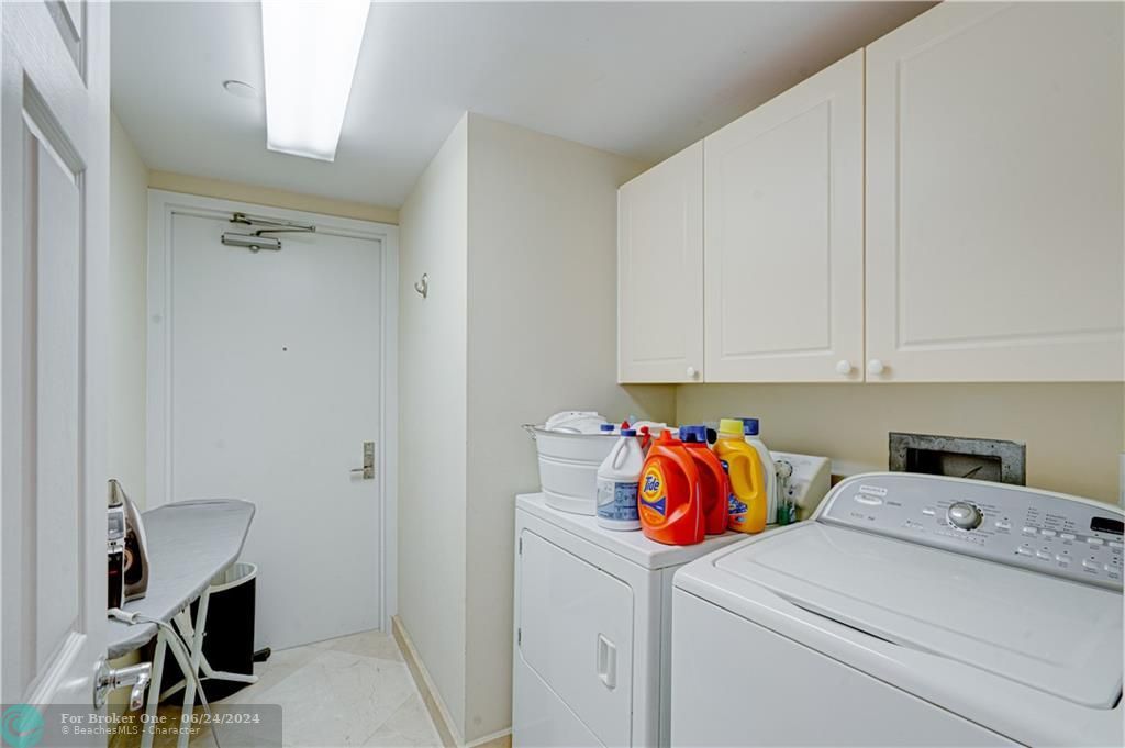 Active With Contract: $6,800 (3 beds, 2 baths, 2338 Square Feet)