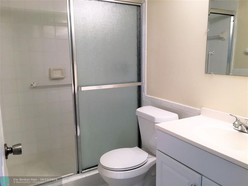 For Sale: $205,000 (2 beds, 1 baths, 953 Square Feet)