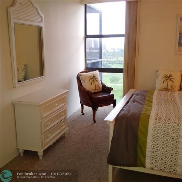 Recently Sold: $229,900 (1 beds, 1 baths, 913 Square Feet)