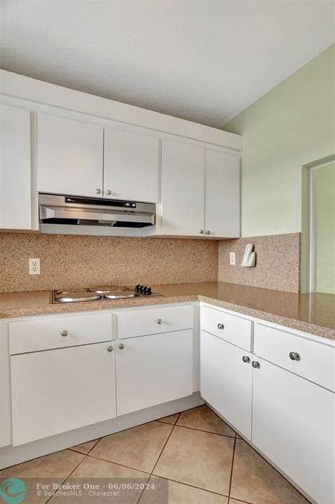 Active With Contract: $362,500 (2 beds, 2 baths, 1000 Square Feet)