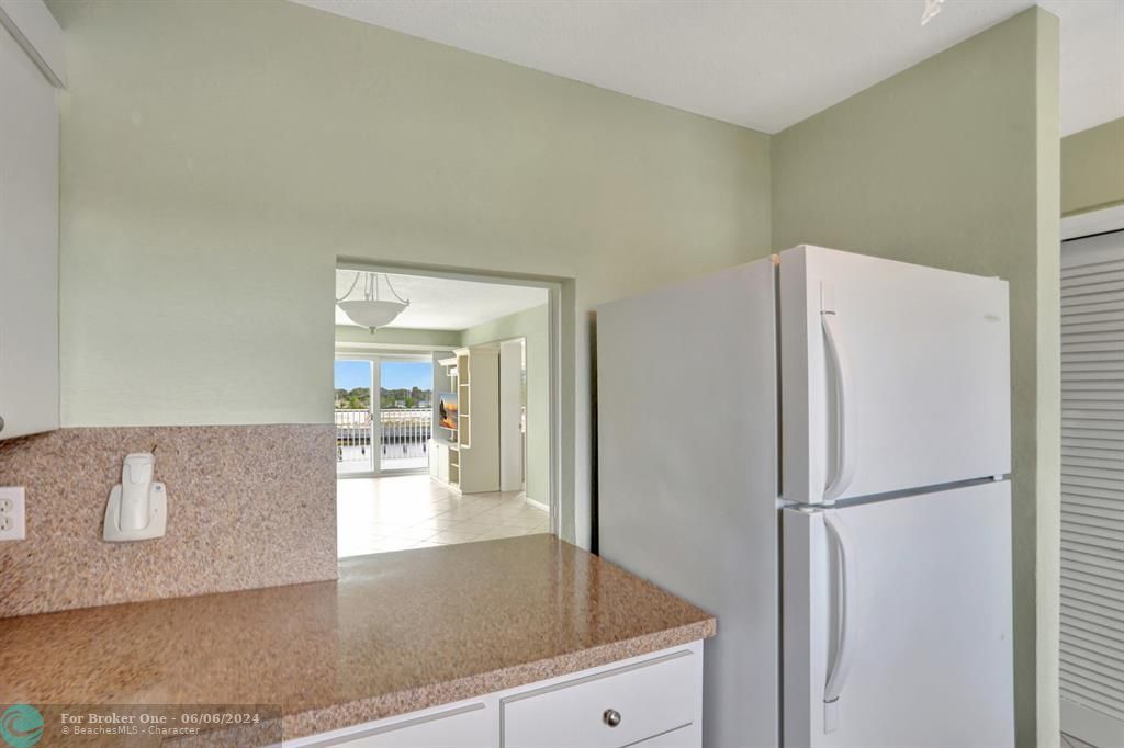 Active With Contract: $362,500 (2 beds, 2 baths, 1000 Square Feet)