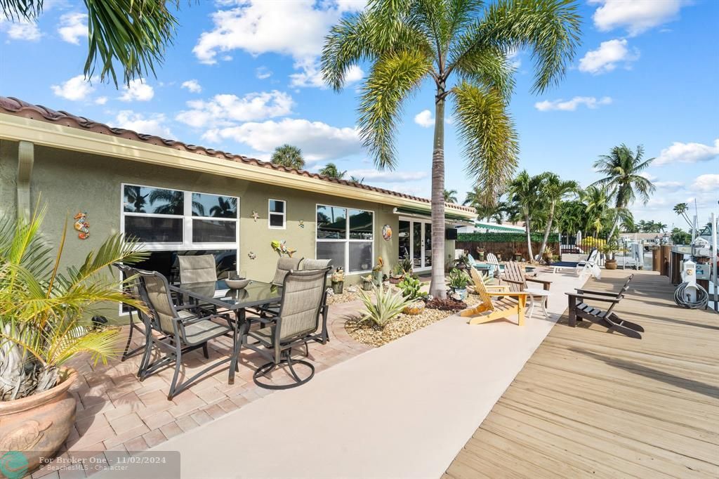 Active With Contract: $1,775,000 (3 beds, 2 baths, 2408 Square Feet)