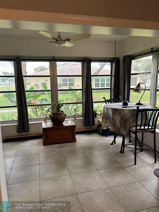 For Sale: $189,000 (1 beds, 2 baths, 1068 Square Feet)