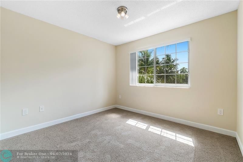 Active With Contract: $2,400 (3 beds, 2 baths, 1177 Square Feet)