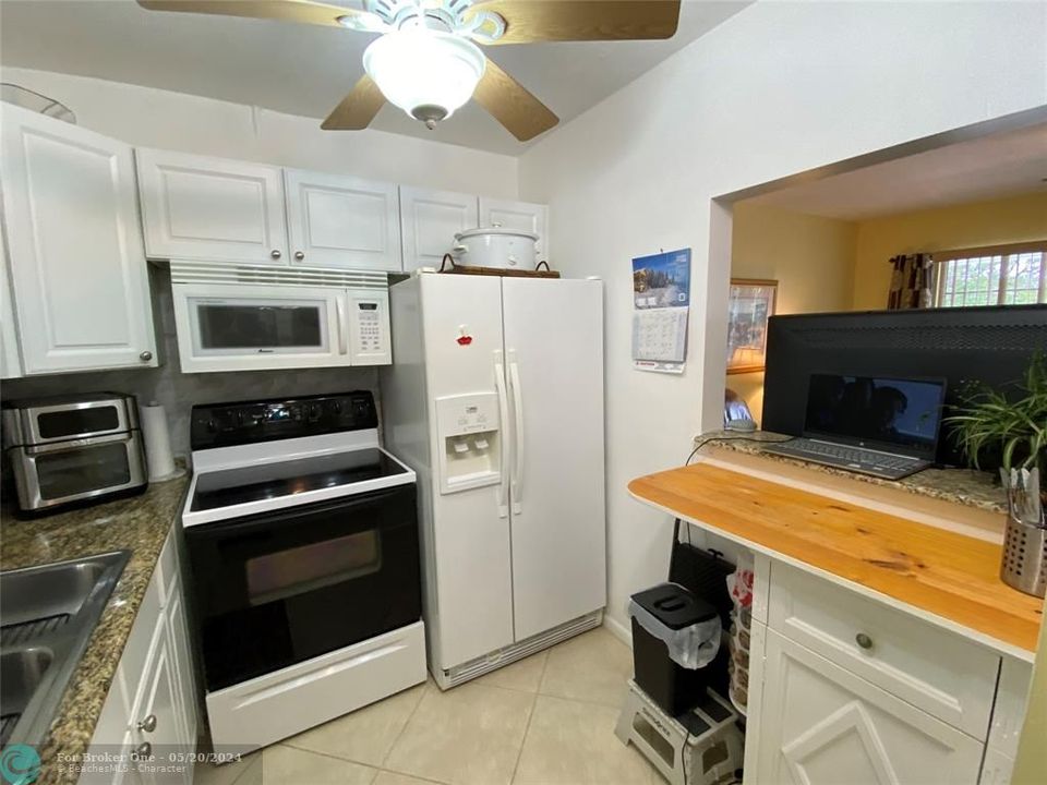 For Sale: $124,900 (1 beds, 1 baths, 708 Square Feet)