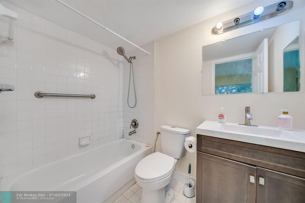For Sale: $167,500 (1 beds, 1 baths, 811 Square Feet)